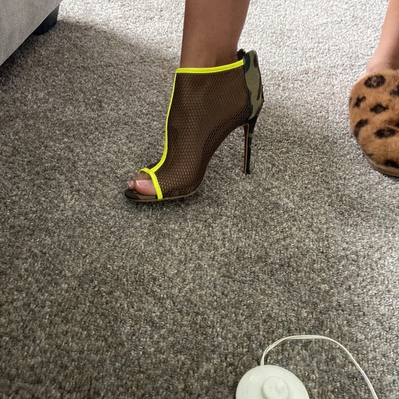 COPY - Army green neon yellow high heel shoes size 7 - Picture 4 of 4